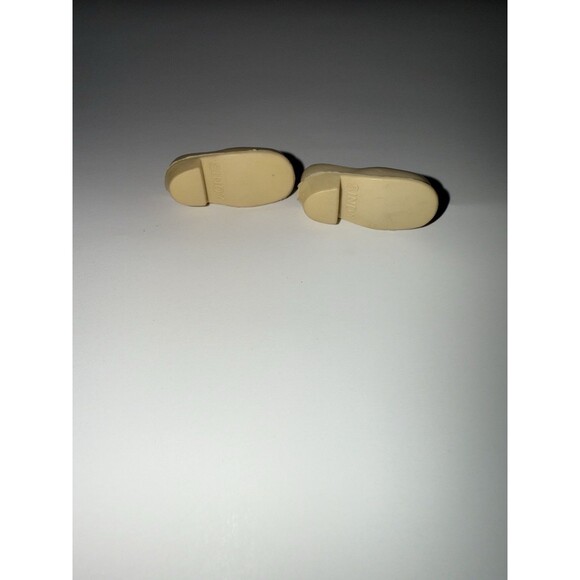 Vintage Sindy Marx Doll Shoes Off White Heels 1970s 1980s Original Accessory - Picture 12 of 12